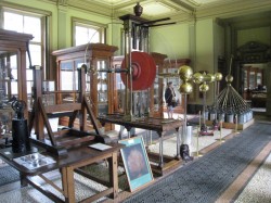 Electrostatic machine