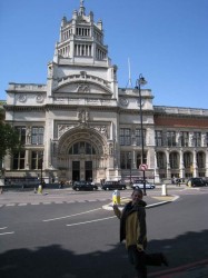 Maaike outside the V&A
